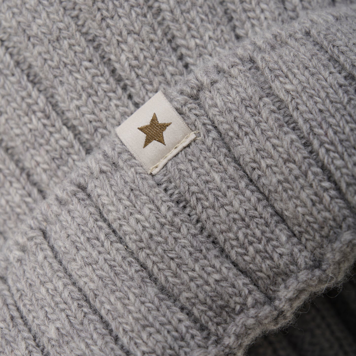 HUTTEliHUT - Hat Knit Alpaca Pompom