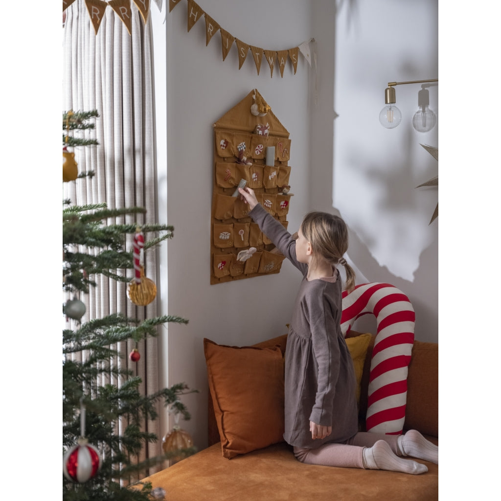 Fabelab - Vægjulekalender med broderi